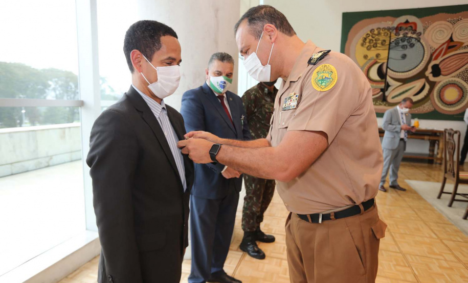 Secretário coronel Marinho recebe medalhas da Defesa Civil e da Casa Militar