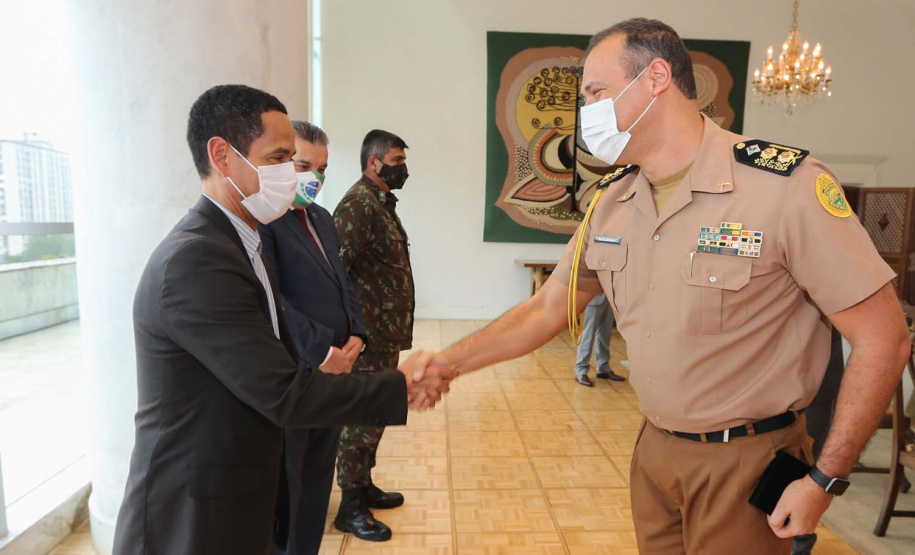 Secretário coronel Marinho recebe medalhas da Defesa Civil e da Casa Militar