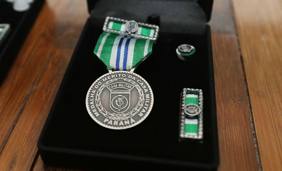Secretário coronel Marinho recebe medalhas da Defesa Civil e da Casa Militar