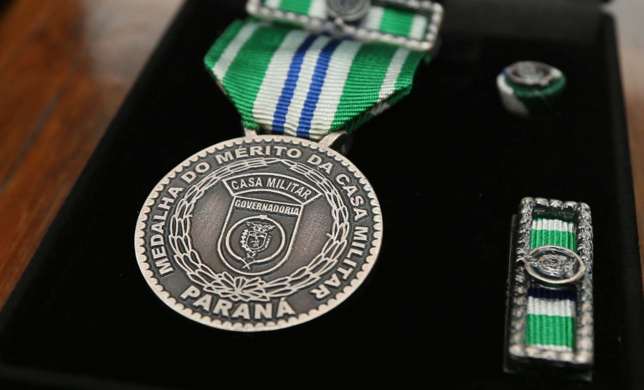 Secretário coronel Marinho recebe medalhas da Defesa Civil e da Casa Militar