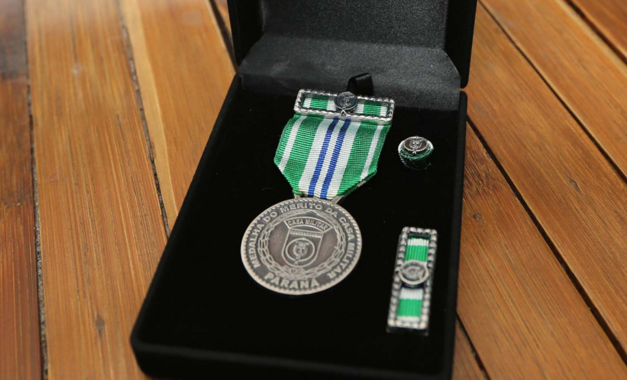 Secretário coronel Marinho recebe medalhas da Defesa Civil e da Casa Militar