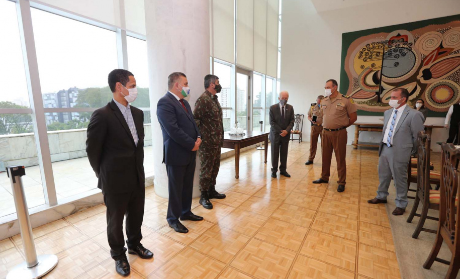 Secretário coronel Marinho recebe medalhas da Defesa Civil e da Casa Militar