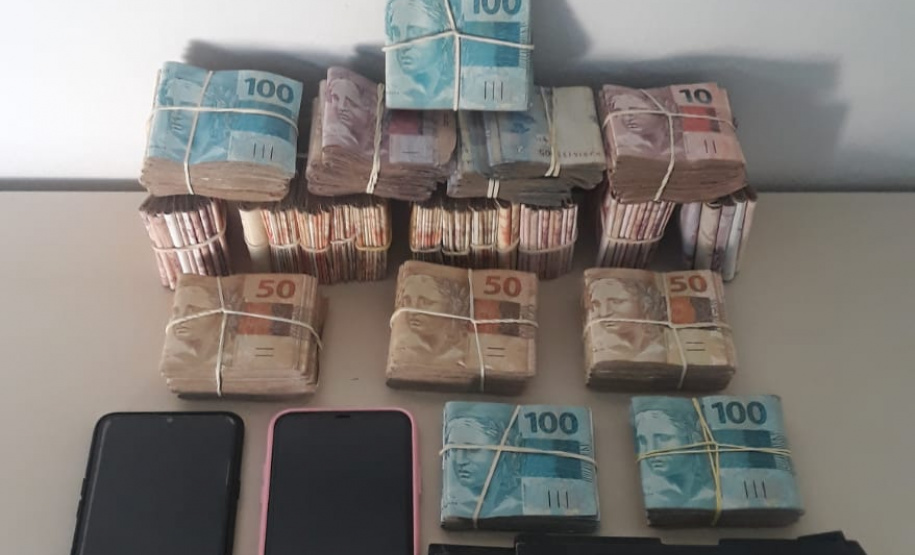 No Norte do estado, PM apreende 412 gramas de maconha, uma pistola e mais de R$ 49 mil em situações distintas