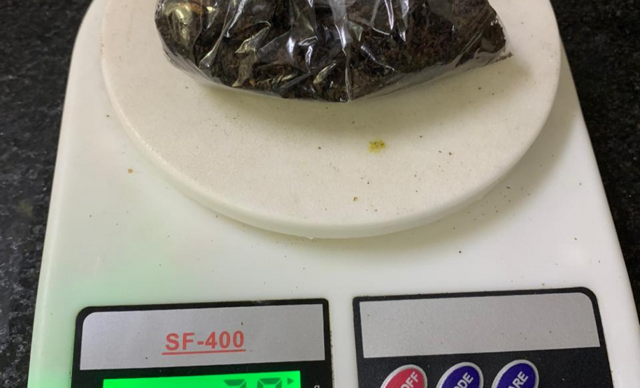 SOE apreende menor tentando arremessar drogas para dentro da PEF II