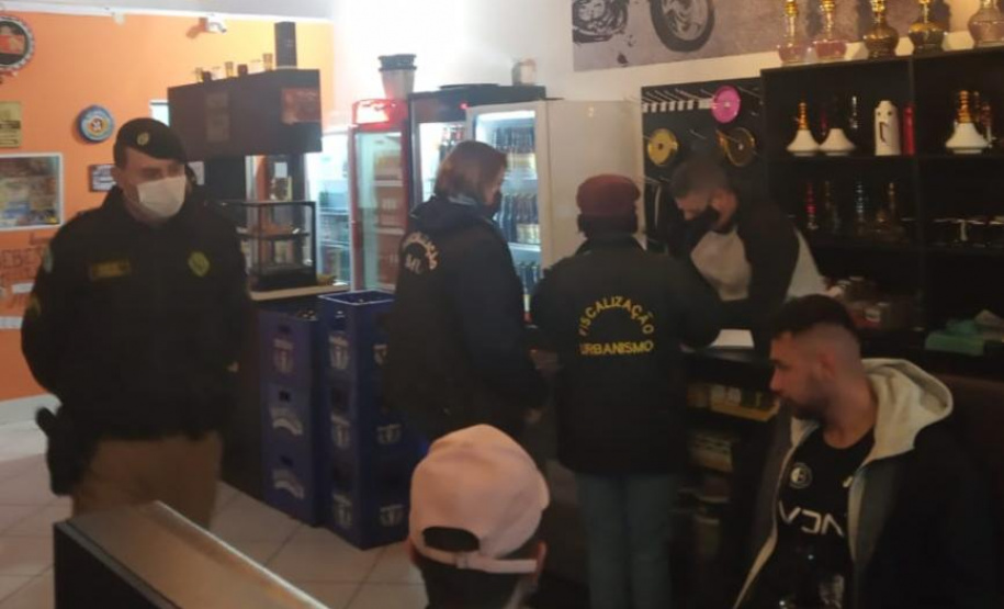 AIFU fecha três estabelecimentos comerciais em Curitiba e apreende 13 aparelhos de som no Litoral do estado
