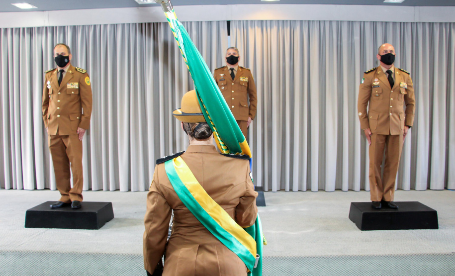 Subcomandante-Geral da PM é homenageado ao seguir para a Reserva Remunerada em Curitiba (PR)