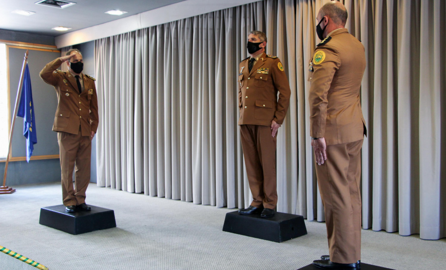Subcomandante-Geral da PM é homenageado ao seguir para a Reserva Remunerada em Curitiba (PR)