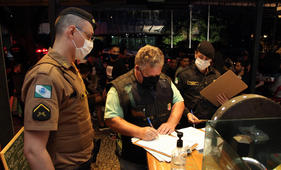 Ação Integrada de Fiscalização Urbana fecha 25 estabelecimentos comerciais em Curitiba