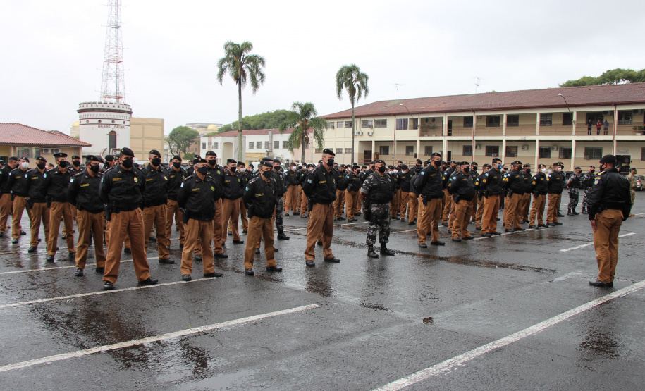 Polícia Militar comemora o Dia da Bandeira Nacional em todo o Paraná