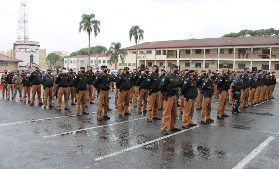 Polícia Militar comemora o Dia da Bandeira Nacional em todo o Paraná
