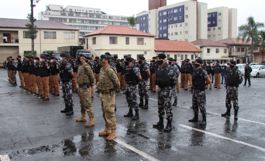 Polícia Militar comemora o Dia da Bandeira Nacional em todo o Paraná