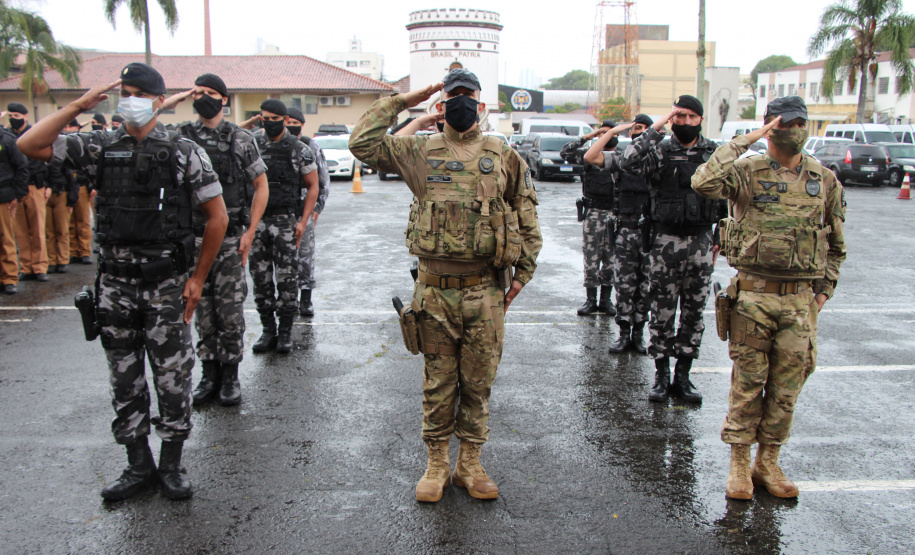 Polícia Militar comemora o Dia da Bandeira Nacional em todo o Paraná