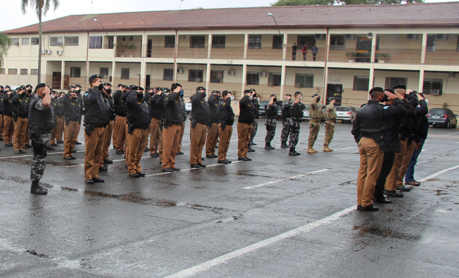 Polícia Militar comemora o Dia da Bandeira Nacional em todo o Paraná