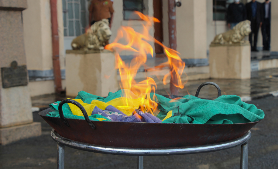 Polícia Militar comemora o Dia da Bandeira Nacional em todo o Paraná