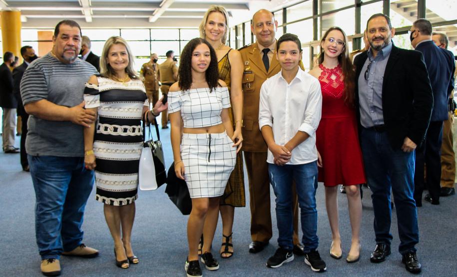 Batalhão da PM em Curitiba comemora oito anos de criação com entrega de medalhas e troca de Comando