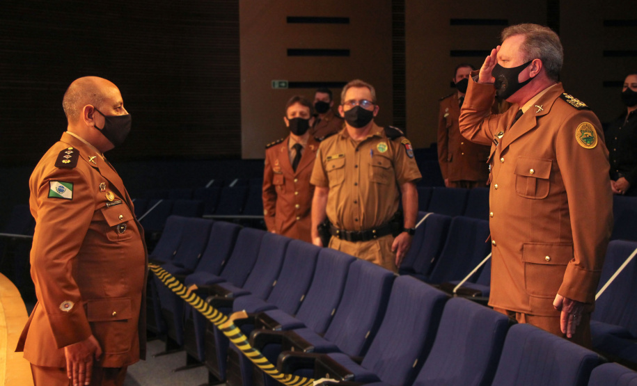 Batalhão da PM em Curitiba comemora oito anos de criação com entrega de medalhas e troca de Comando