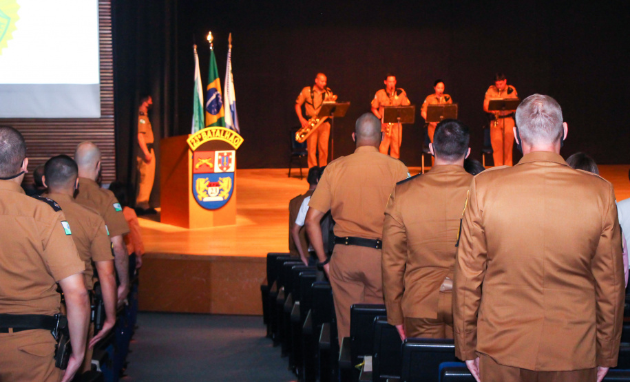 Batalhão da PM em Curitiba comemora oito anos de criação com entrega de medalhas e troca de Comando