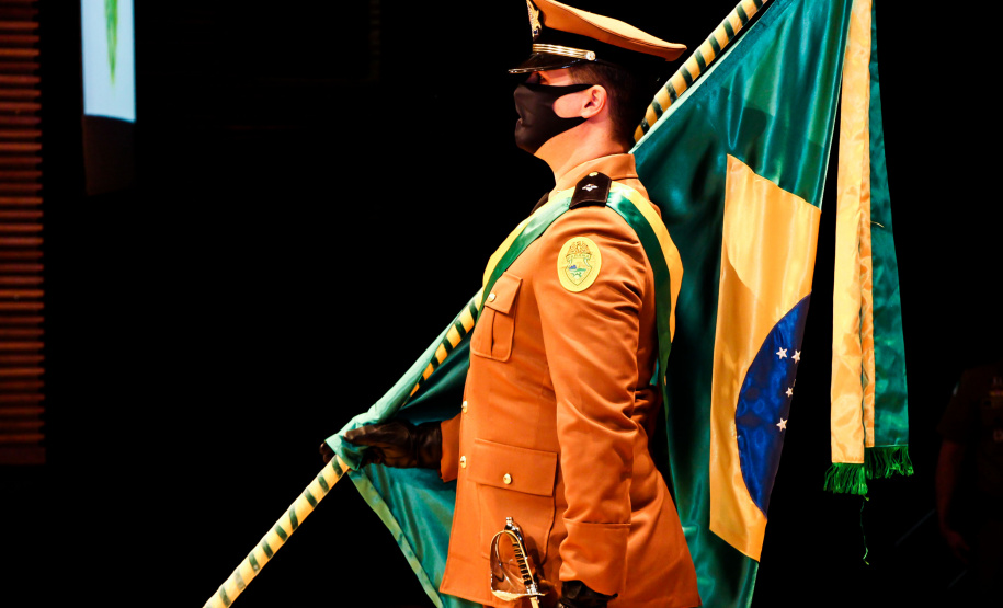 Batalhão da PM em Curitiba comemora oito anos de criação com entrega de medalhas e troca de Comando