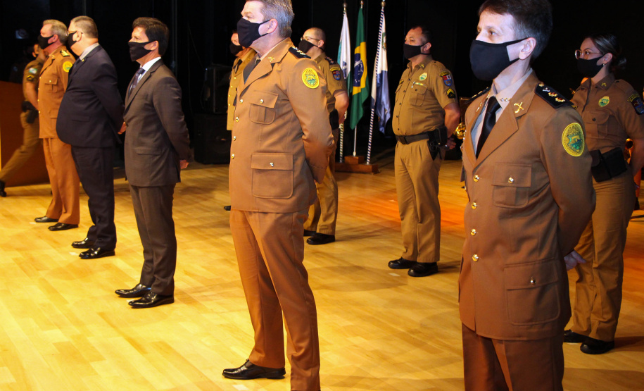 Batalhão da PM em Curitiba comemora oito anos de criação com entrega de medalhas e troca de Comando
