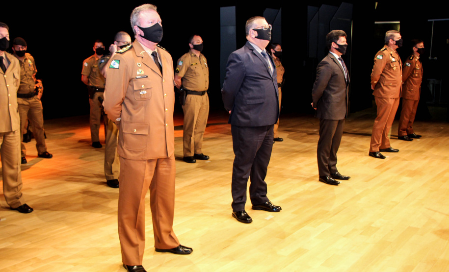 Batalhão da PM em Curitiba comemora oito anos de criação com entrega de medalhas e troca de Comando