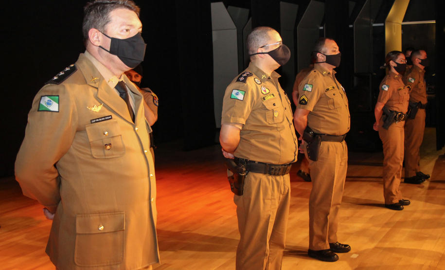 Batalhão da PM em Curitiba comemora oito anos de criação com entrega de medalhas e troca de Comando