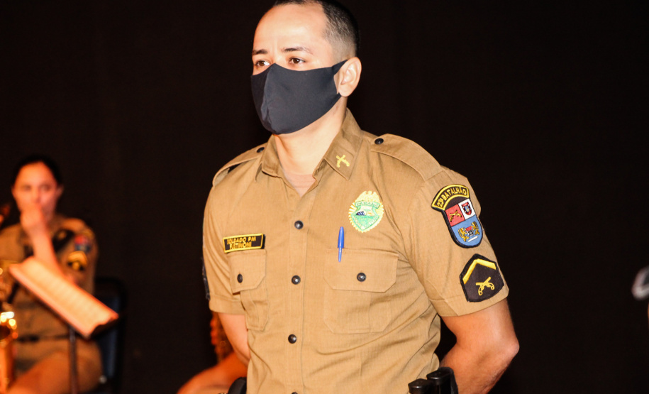 Batalhão da PM em Curitiba comemora oito anos de criação com entrega de medalhas e troca de Comando