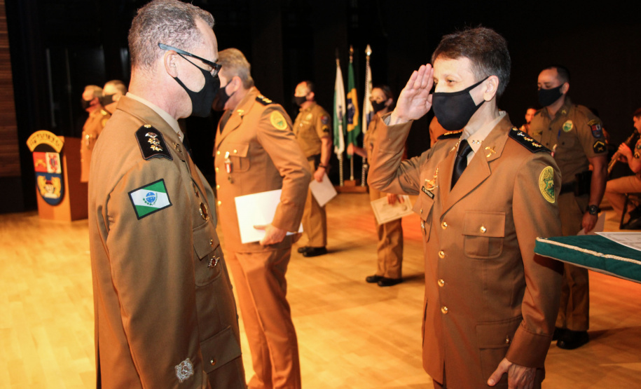 Batalhão da PM em Curitiba comemora oito anos de criação com entrega de medalhas e troca de Comando