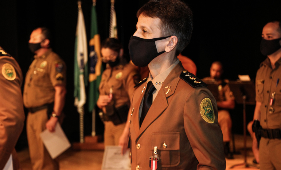 Batalhão da PM em Curitiba comemora oito anos de criação com entrega de medalhas e troca de Comando