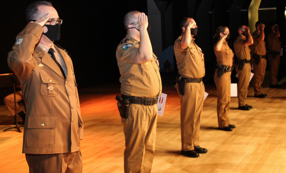 Batalhão da PM em Curitiba comemora oito anos de criação com entrega de medalhas e troca de Comando