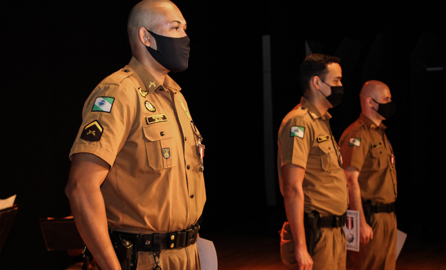 Batalhão da PM em Curitiba comemora oito anos de criação com entrega de medalhas e troca de Comando