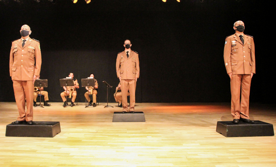 Batalhão da PM em Curitiba comemora oito anos de criação com entrega de medalhas e troca de Comando