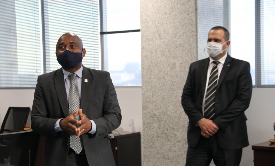 Comitiva da Senasp e secretário da Segurança do PR visitam sede da PRF em Curitiba