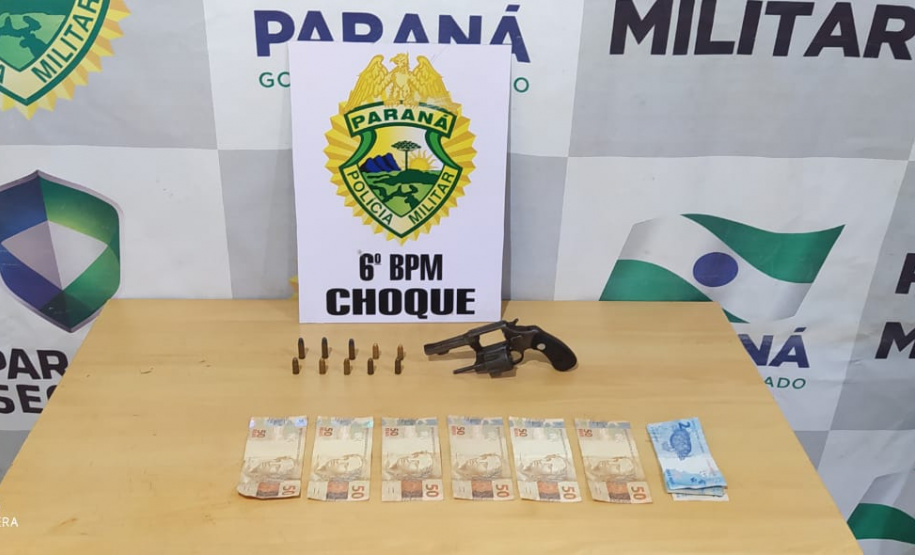 Em Cascavel (PR), PM apreende pés de maconha, duas pistolas airsoft e um revólver em situações distintas