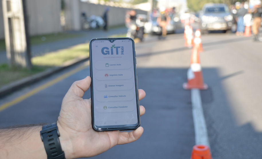 Batalhão de Trânsito utiliza aplicativo que substitui o bloco de multas