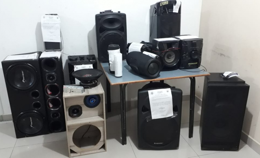 AIFU fecha três estabelecimentos comerciais em Curitiba e apreende 13 aparelhos de som no Litoral do estado