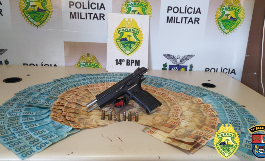 Durante patrulhamento, ROCAM aborda homem e apreende uma pistola e R$ 23 mil em Foz do Iguaçu