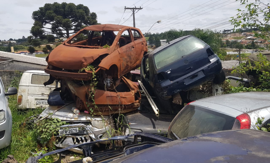 Segurança Pública e Polícia Civil removem 79 veículos que estavam parados na Delegacia de Campina Grande do Sul