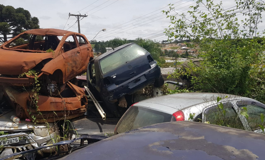 Segurança Pública e Polícia Civil removem 79 veículos que estavam parados na Delegacia de Campina Grande do Sul