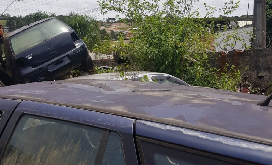 Segurança Pública e Polícia Civil removem 79 veículos que estavam parados na Delegacia de Campina Grande do Sul