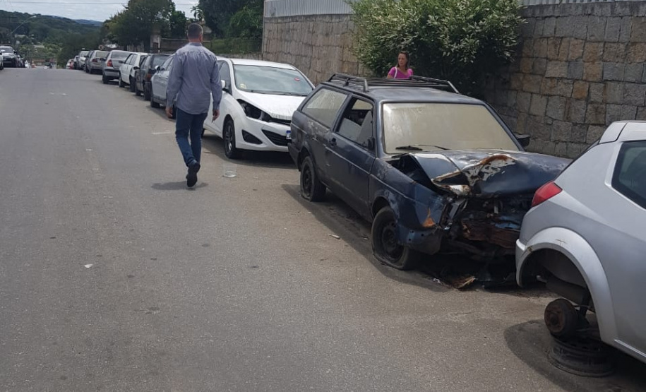 Segurança Pública e Polícia Civil removem 79 veículos que estavam parados na Delegacia de Campina Grande do Sul
