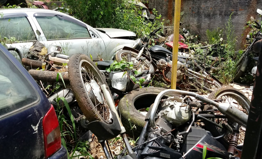 Segurança Pública e Polícia Civil removem 79 veículos que estavam parados na Delegacia de Campina Grande do Sul