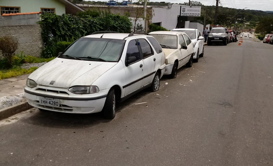 Segurança Pública e Polícia Civil removem 79 veículos que estavam parados na Delegacia de Campina Grande do Sul