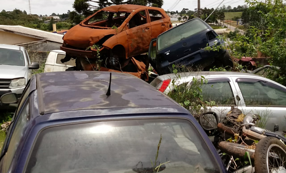 Segurança Pública e Polícia Civil removem 79 veículos que estavam parados na Delegacia de Campina Grande do Sul