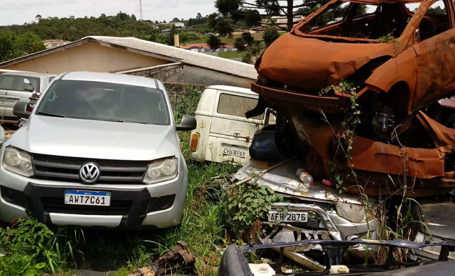 Segurança Pública e Polícia Civil removem 79 veículos que estavam parados na Delegacia de Campina Grande do Sul
