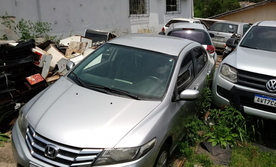 Segurança Pública e Polícia Civil removem 79 veículos que estavam parados na Delegacia de Campina Grande do Sul
