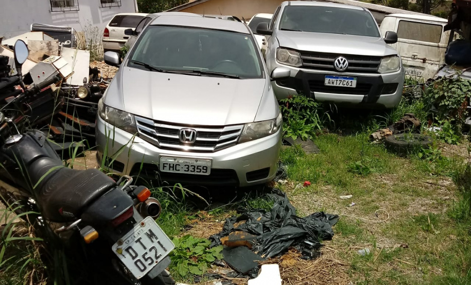 Segurança Pública e Polícia Civil removem 79 veículos que estavam parados na Delegacia de Campina Grande do Sul