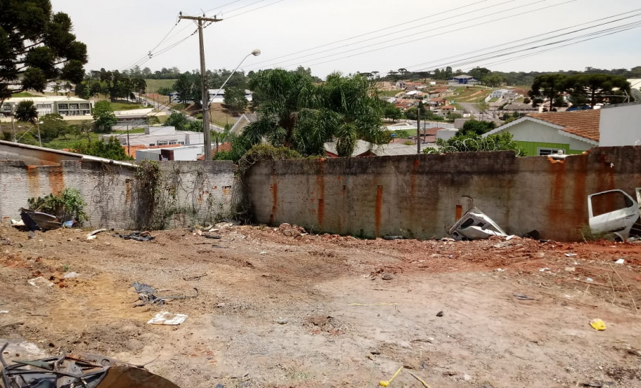 Segurança Pública e Polícia Civil removem 79 veículos que estavam parados na Delegacia de Campina Grande do Sul