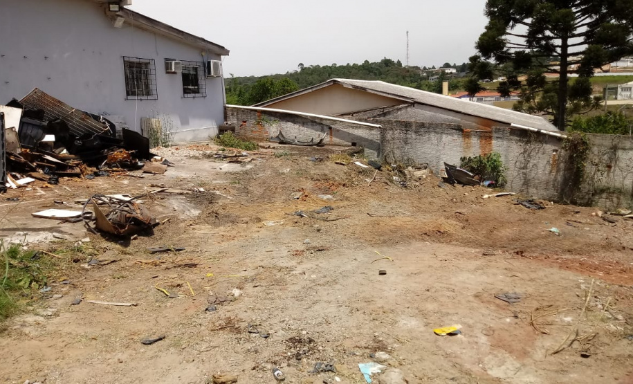 Segurança Pública e Polícia Civil removem 79 veículos que estavam parados na Delegacia de Campina Grande do Sul