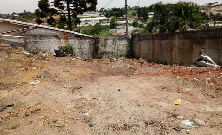 Segurança Pública e Polícia Civil removem 79 veículos que estavam parados na Delegacia de Campina Grande do Sul