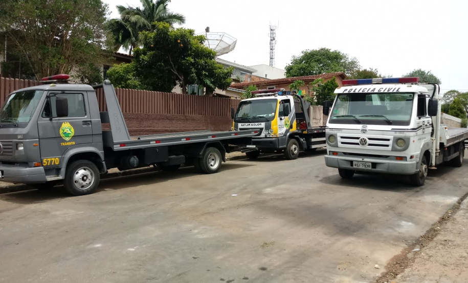 Segurança Pública e Polícia Civil removem 79 veículos que estavam parados na Delegacia de Campina Grande do Sul